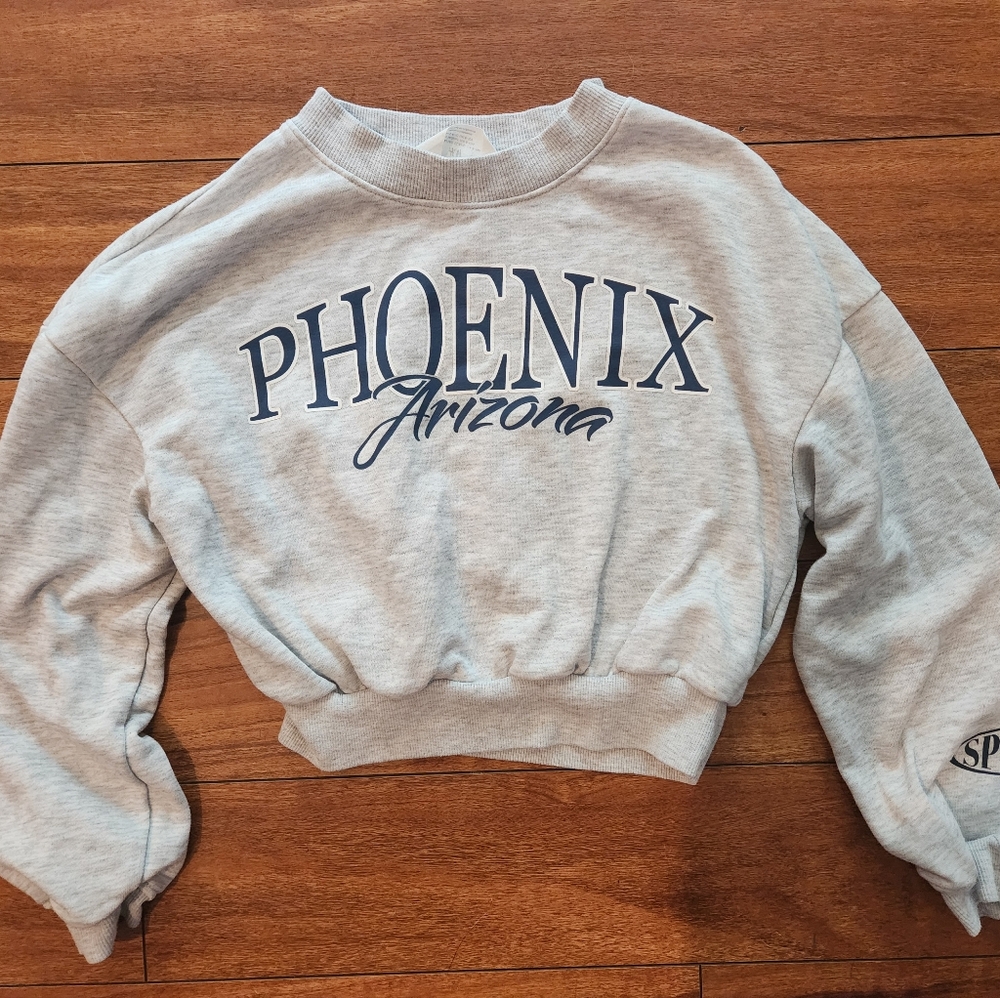 H&M Light Gray Phoenix Arizona Longsleeved Crop Sweatshirt - XS/S